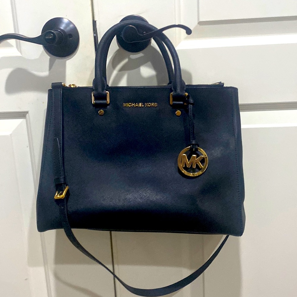Michael Kors black purse medium size
